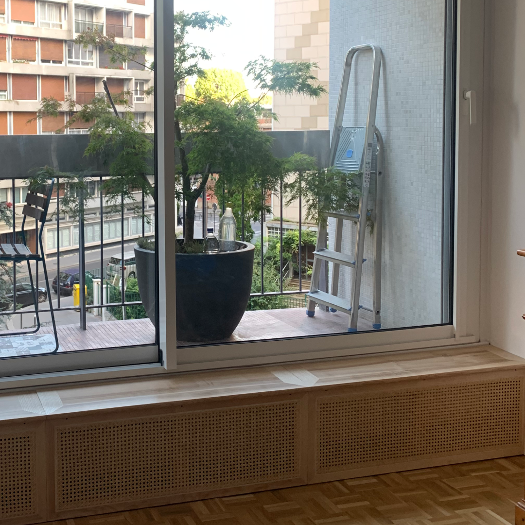 Cache radiateur sur mesure en bois massif et en cannage 